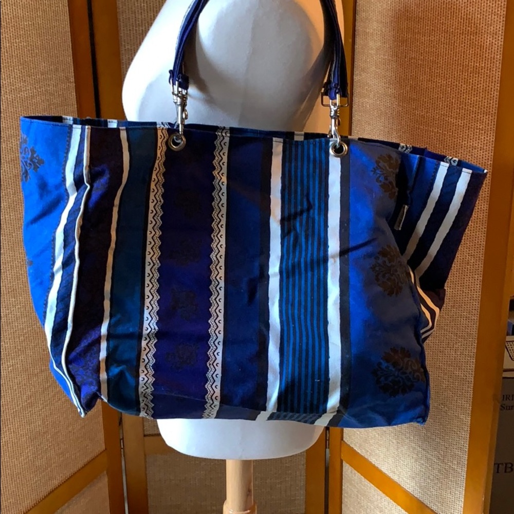 Big shoulder bag
